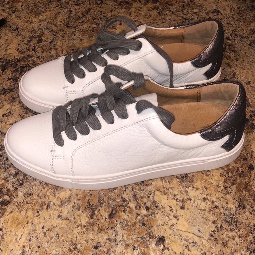 NWOT Frye Shoe